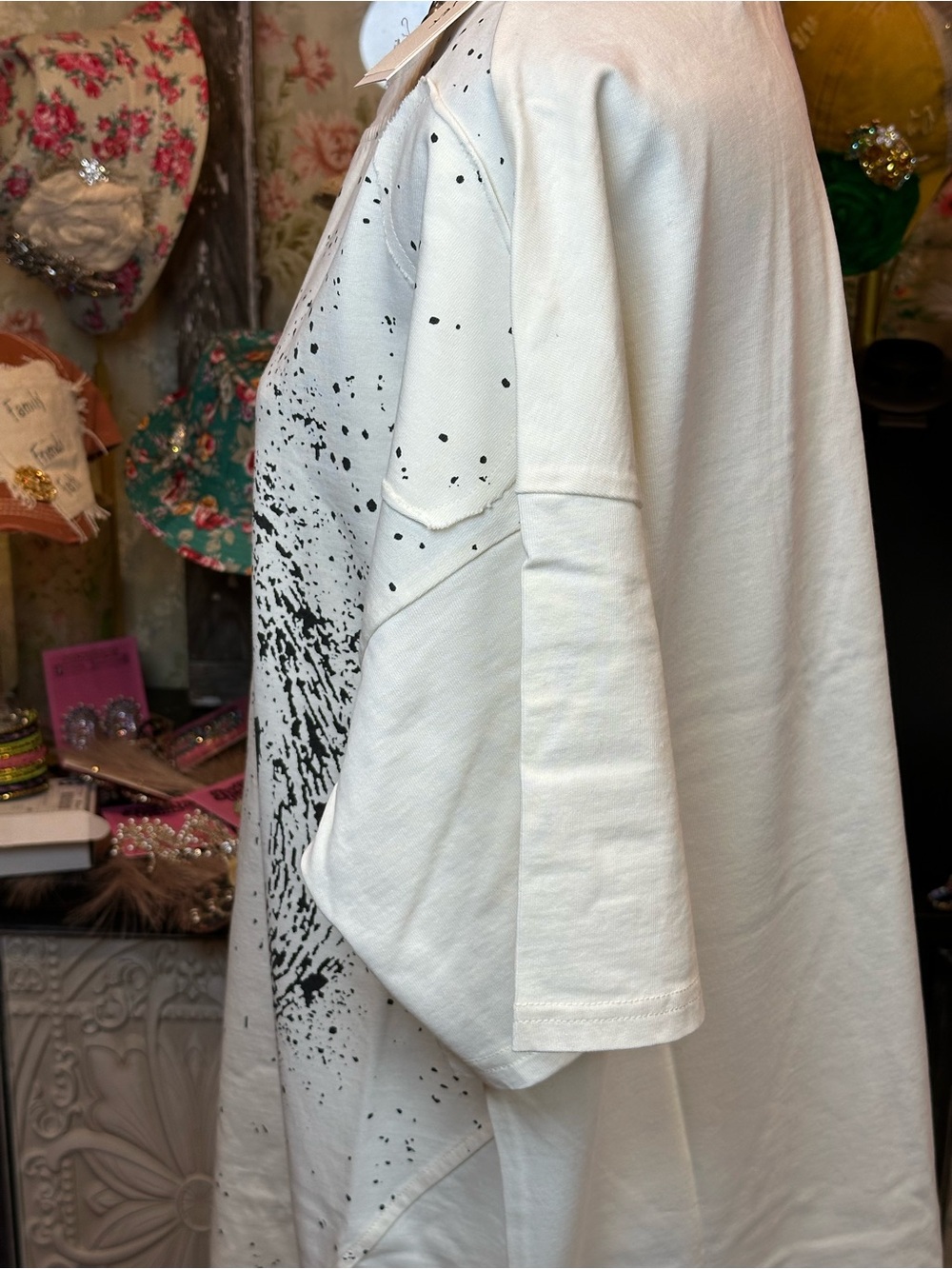 BLUE VELVET White Graphic Splatter T-Shirt Dress with ABSTRACT WOLF Print - Picture 6 of 12